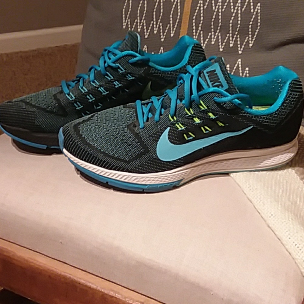Nike Zoom Structure 18 running shoe